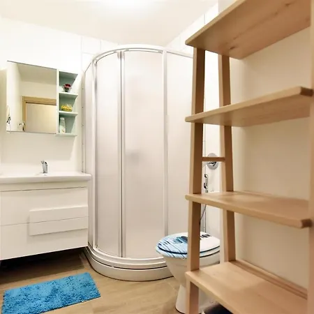 Butas Triju Kambariu Lägenhet *