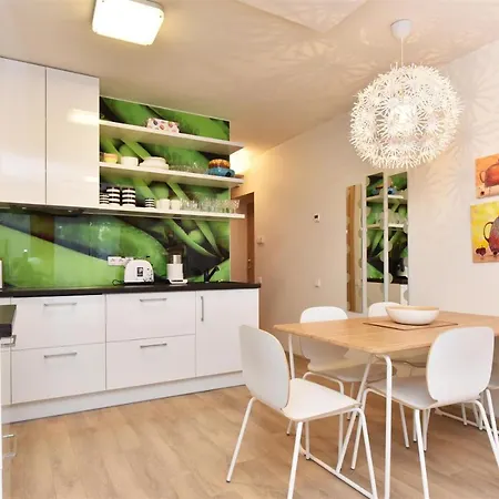 Butas Triju Kambariu Lägenhet *